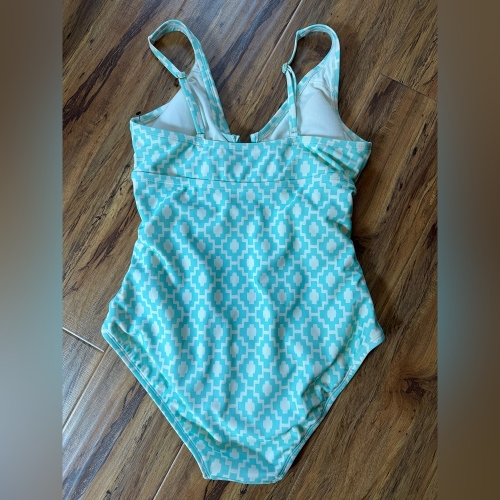 Shade and shore one piece - Picture 2 of 4